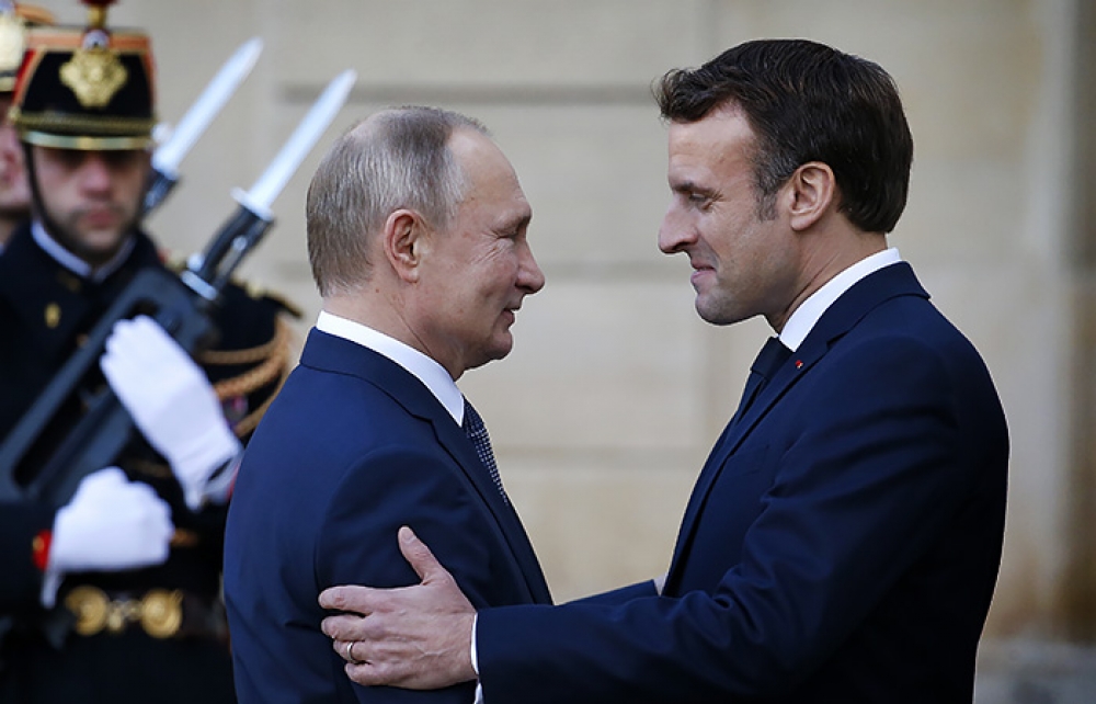 Makron Putinlə görüşə yollandı