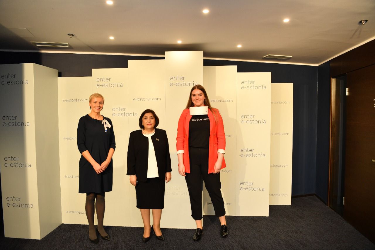 Parlament nümayəndə heyəti Estoniya Brifinq Mərkəzində