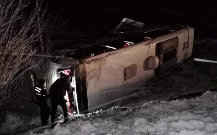 Türkiyədə sərnişin avtobusu aşdı - 21 nəfər yaralandı