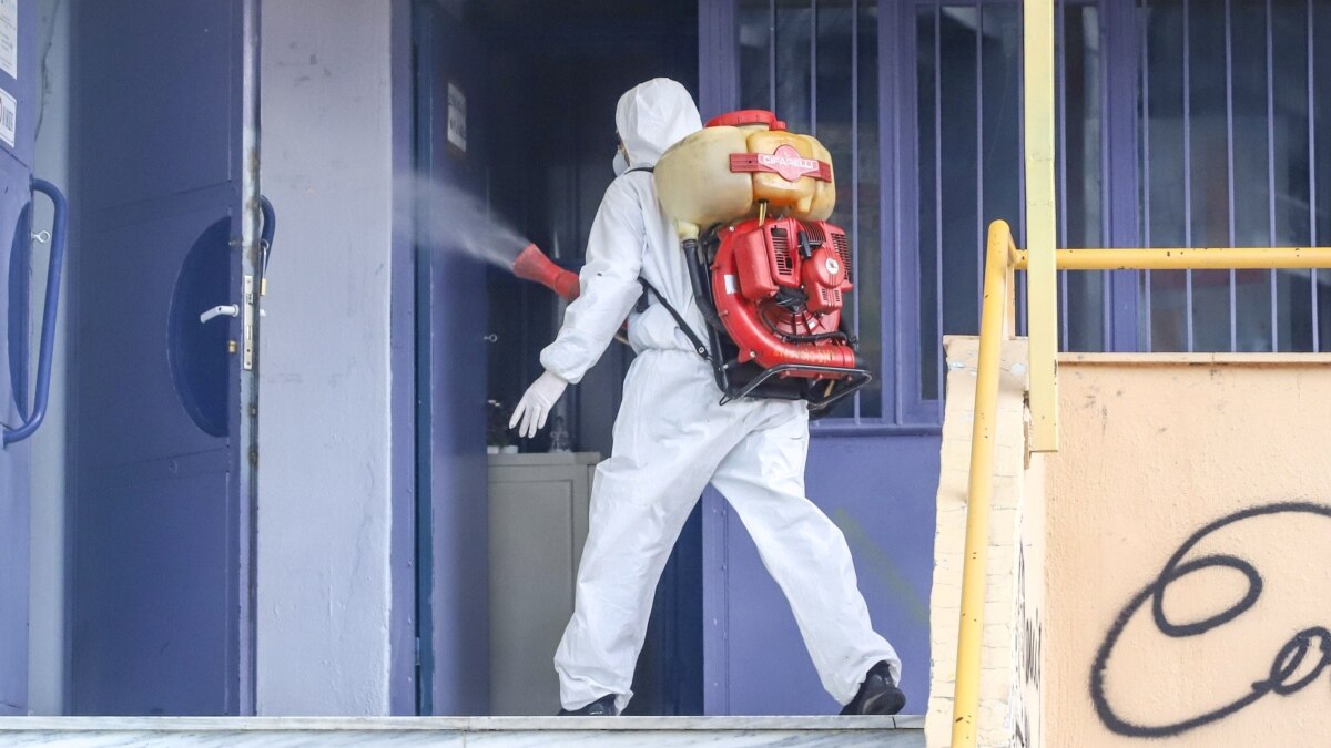 Ermənistan məktəblərində koronavirus tüğyan edir  