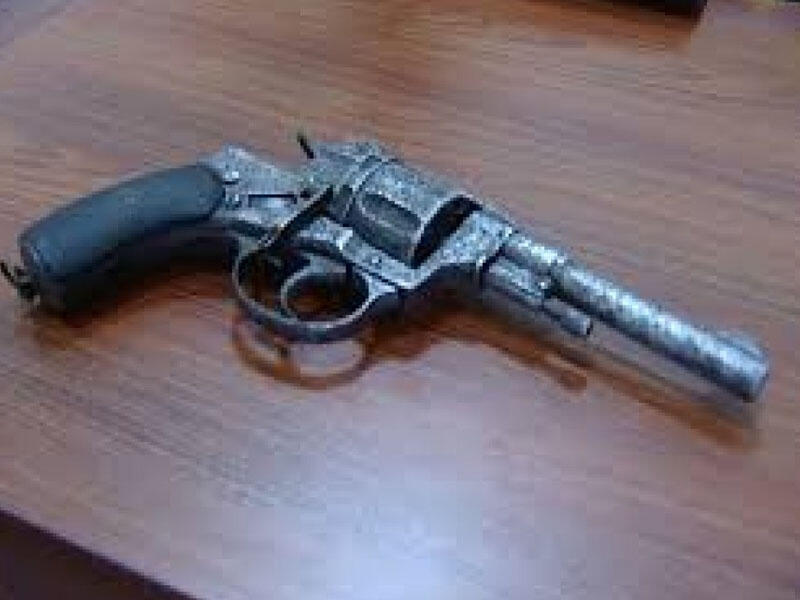 Keçmiş məhkumdan tapança götürüldü