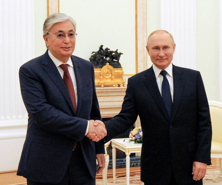 Putin Tokayevlə görüşdü 