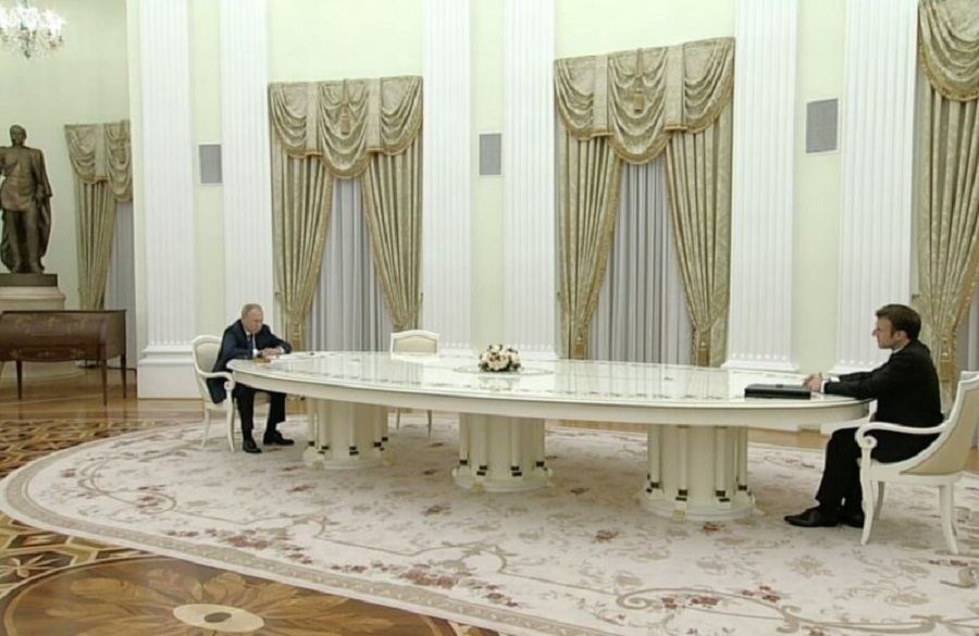 Putinin Makronla uzun masada görüşməsinin SƏBƏBİ
