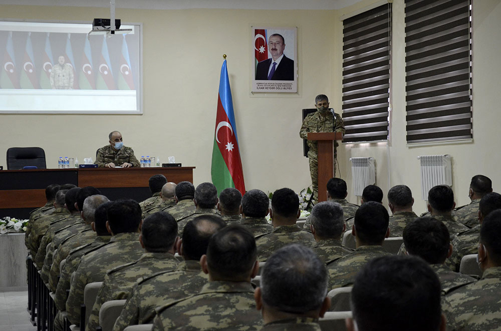 Müdafiə nazirindən hərbi sirri yayanlara XƏBƏRDARLIQ