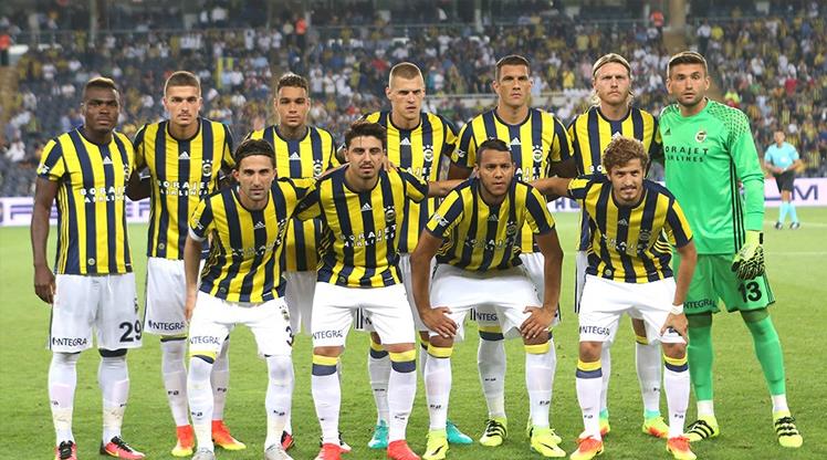 8 futbolçu 