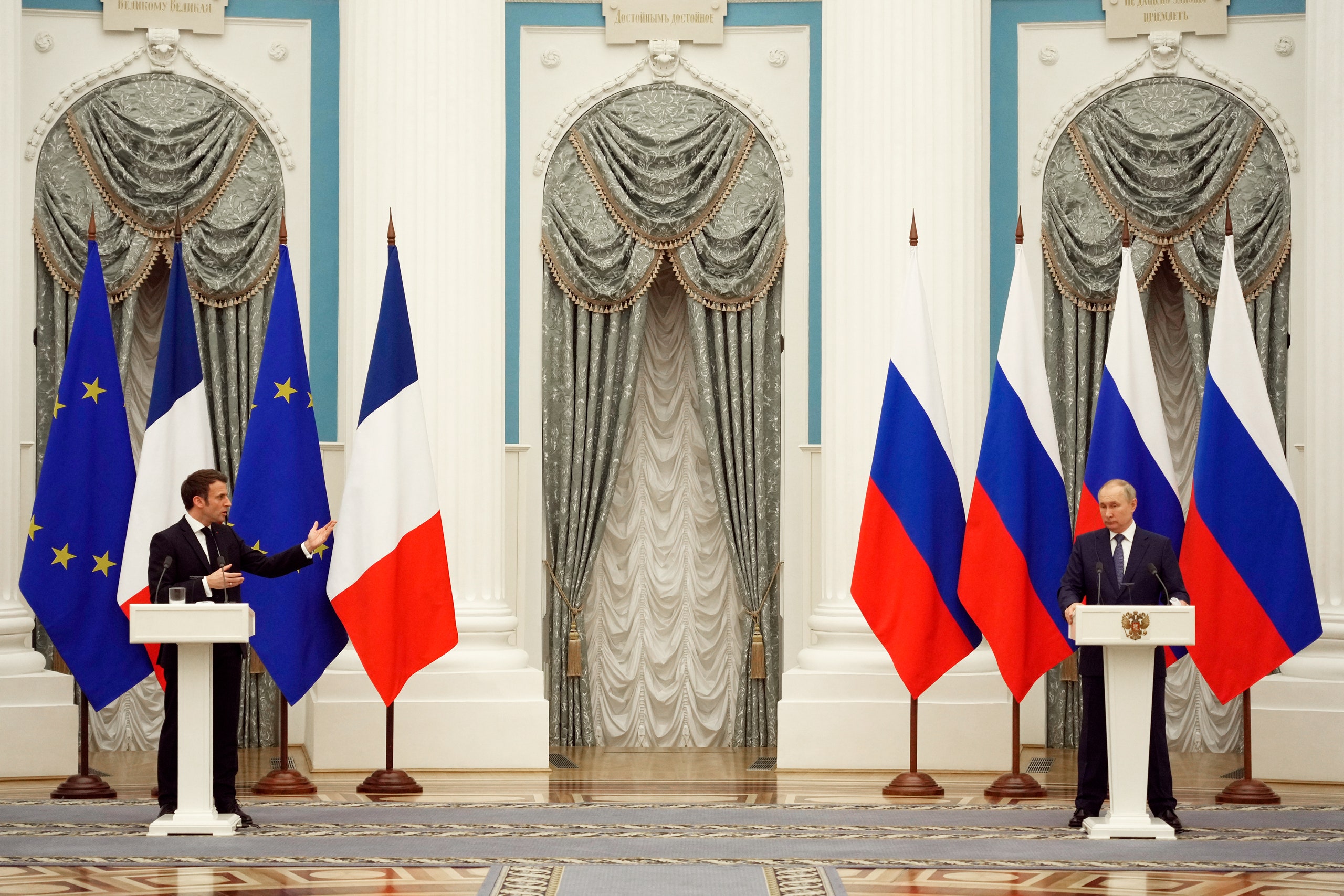 Makronla Putin Ukraynanı müzakirə etdilər