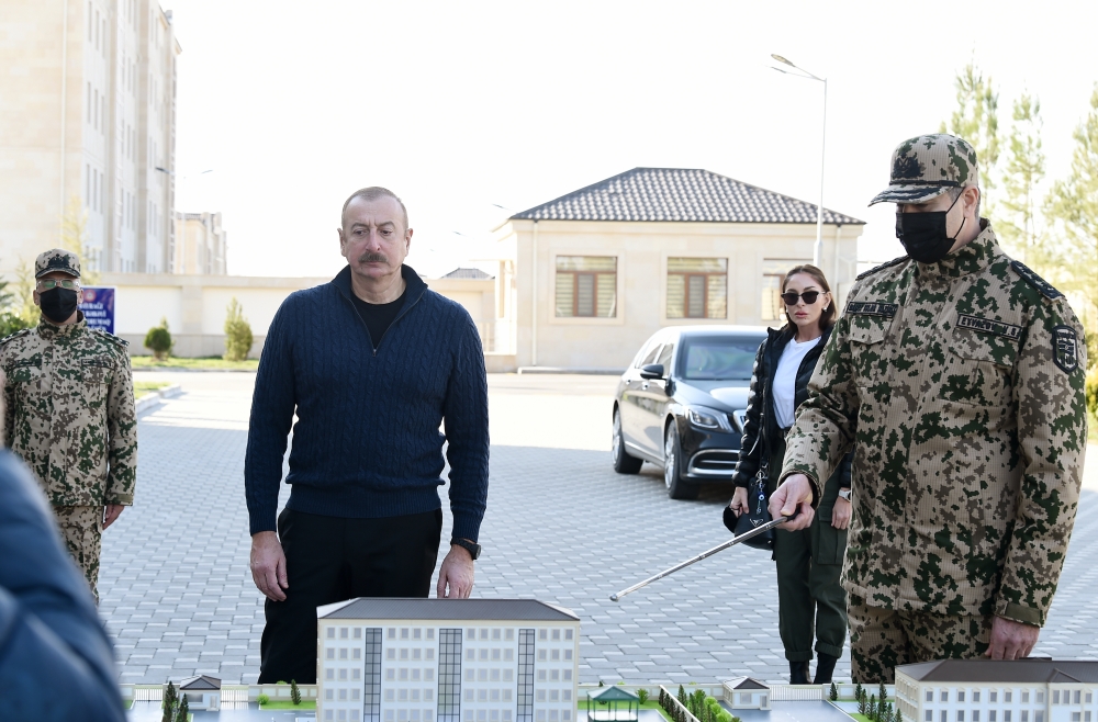 Ali Baş Komandan yeni hərbi şəhərciyin açılışında - FOTOLAR