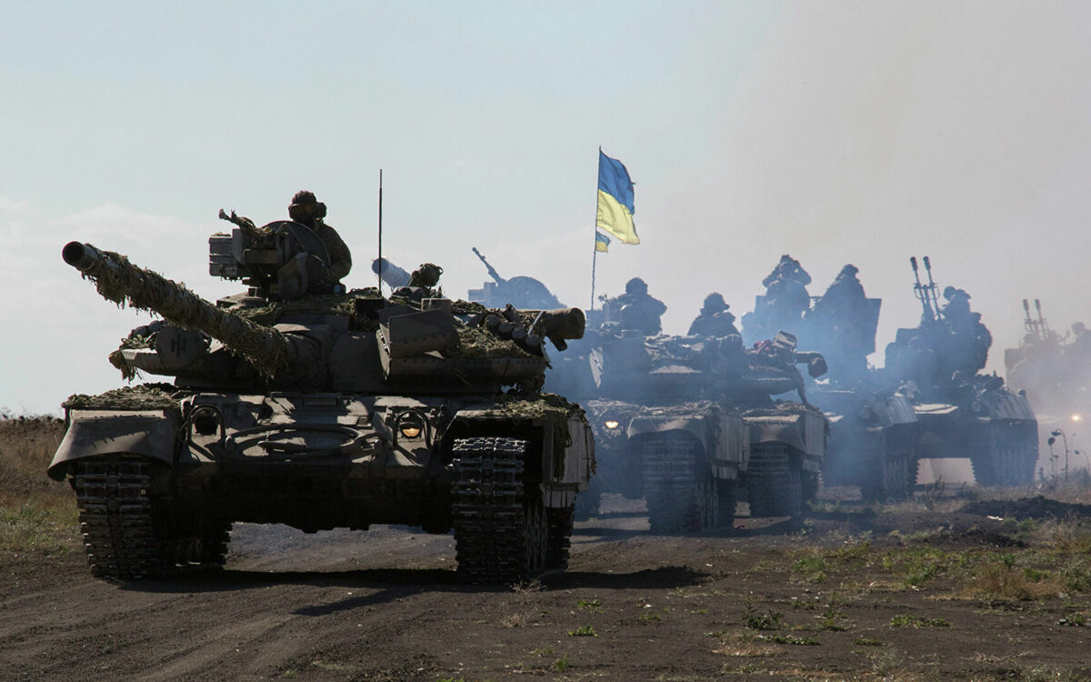 Ukrayna Donbas yaxınlığına tanklar yerləşdirdi