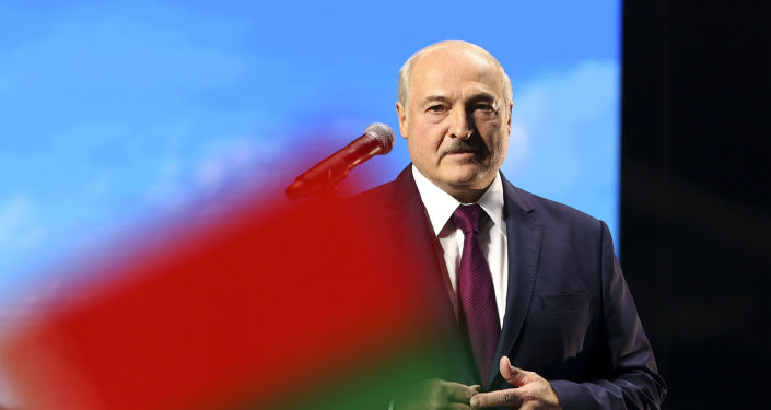 Lukaşenko Rusiya ilə birgə təlimləri izlədi