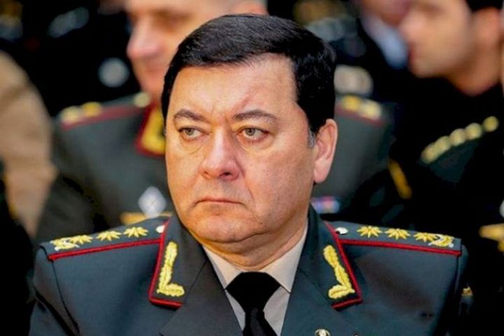 Nəcməddin Sadıkov şirkət maşını SÜRÜR?