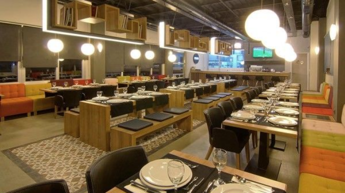 Karantini pozan kafe sahibi tutuldu