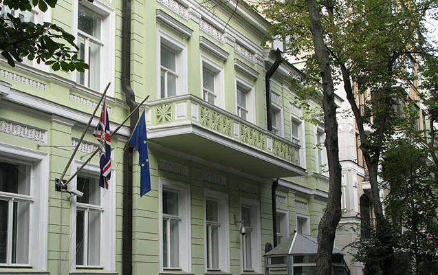 Britaniya səfirliyini Kiyevdən çıxardı