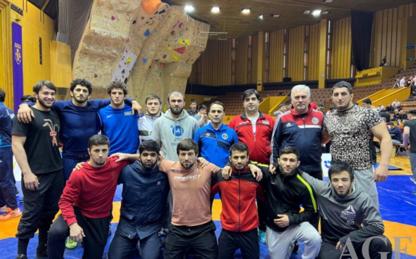 Güləşçilərimiz Bolqarıstanda 9 medal qazandı