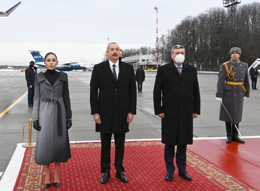 İlham Əliyev birinci xanımla Rusiyaya getdi - FOTO