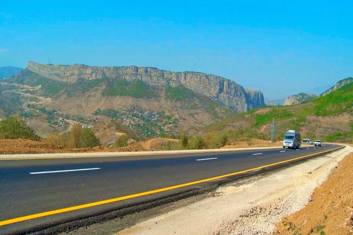 Zəngəzur yolu asfaltlanır, yeni tunellər tikilir