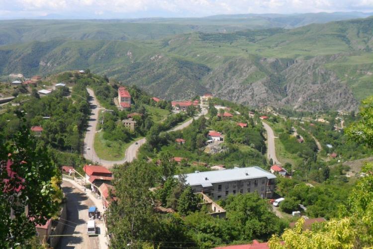 Laçın dəhlizindən yan keçən yol iyulda istifadəyə veriləcək