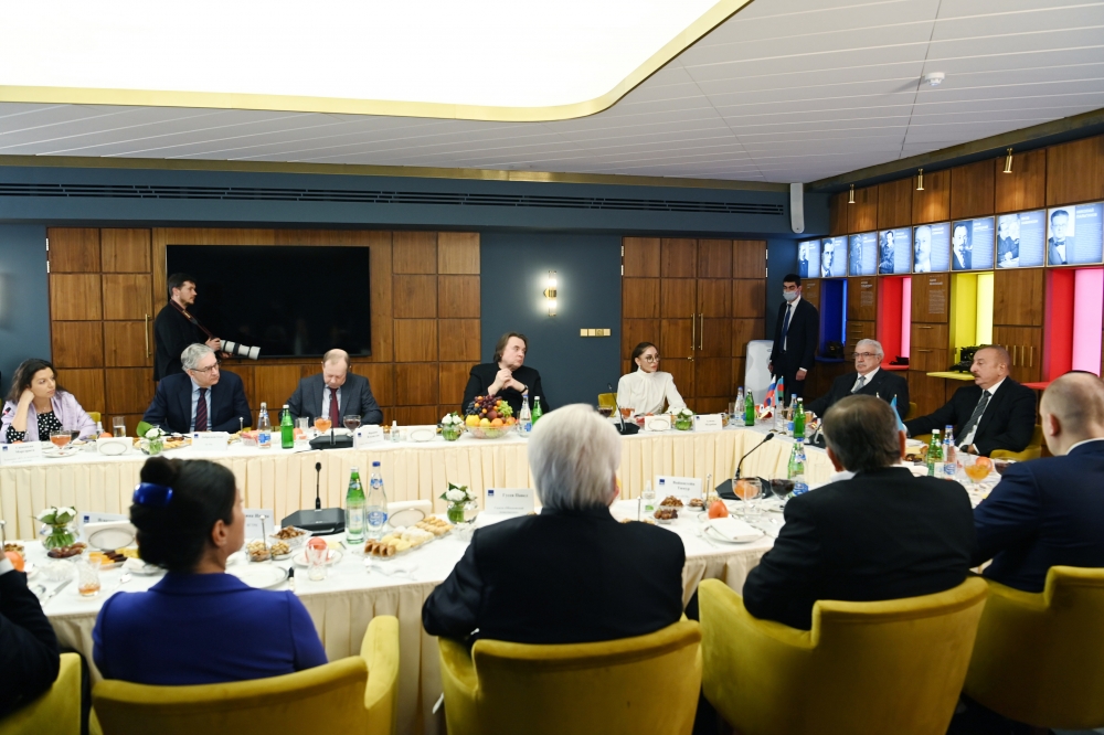 İlham Əliyev Rusiyanın media rəhbərləri ilə görüşdü