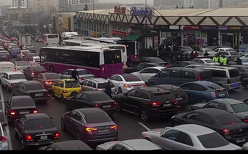 Bakı-Sumqayıt yolunda böyük tıxac - Avtobuslar gecikir