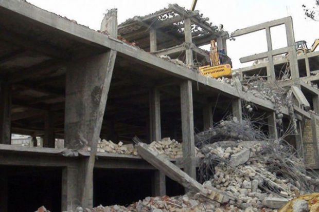 Bakıda tikilməkdə olan bina çökdü