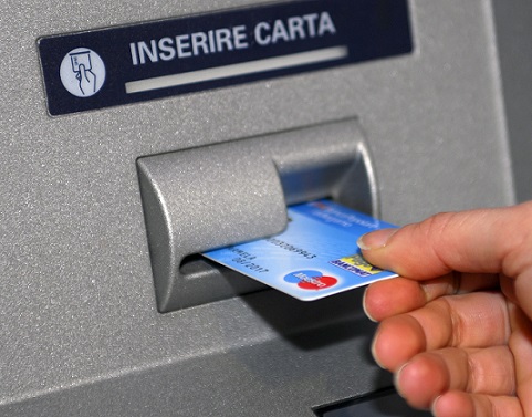 Ukraynada banklardan xarici valyuta çəkilməsi qadağan edildi