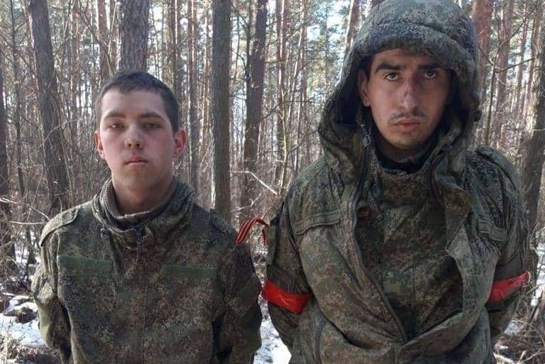 Rus əsgərləri Ukrayna ordusuna əsir düşdülər - FOTO