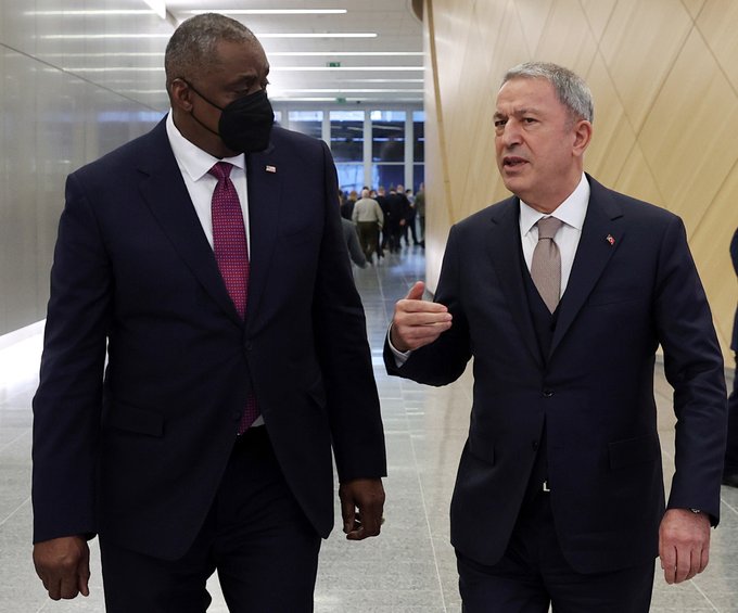 Akar amerikalı həmkarı ilə danışıqlar apardı