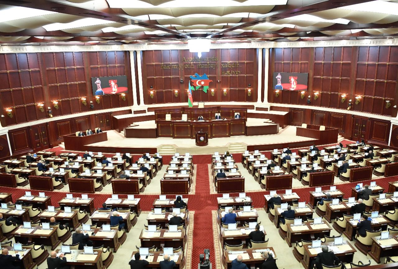 Bu gün Milli Məclisdə nələr müzakirə edildi