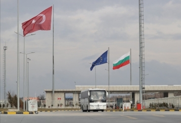 İlk təxliyə avtobusları Türkiyəyə çatdı