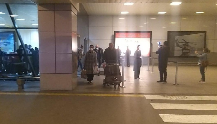 Ukraynanı tərk edən vətəndaşların bir qrupu Bakıya gəldi