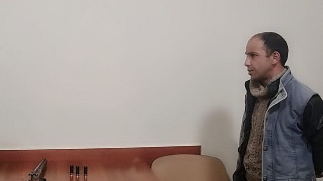 Yevlax sakinindən odlu silah götürüldü