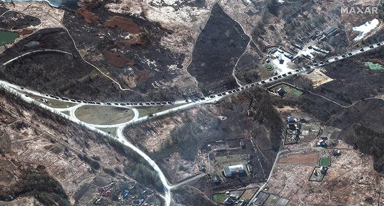 Rusiyanın 64 kilometrlik hərbi kalonu Kiyevə yaxınlaşır - FOTO