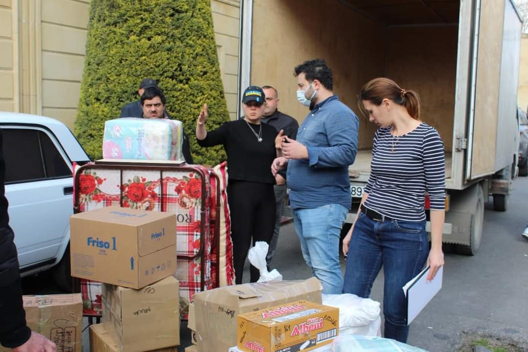 Azərbaycanda bir gündə Ukrayna üçün 3,5 ton yardım toplandı - FOTOLAR