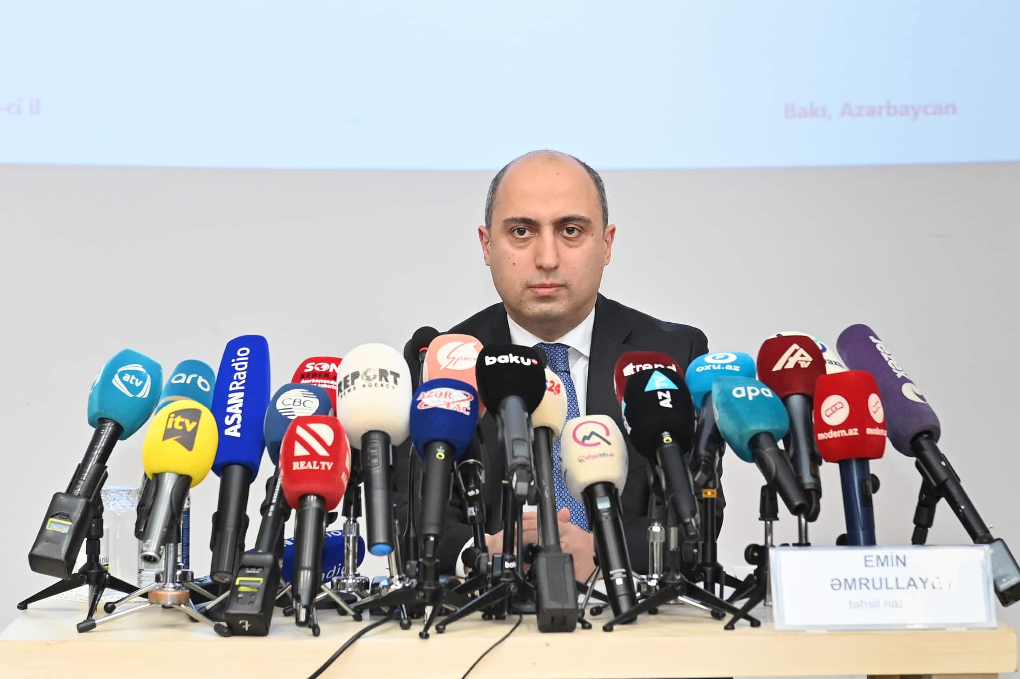 Nazir Ukraynadakı tələbələrdən DANIŞDI - İş aparılır