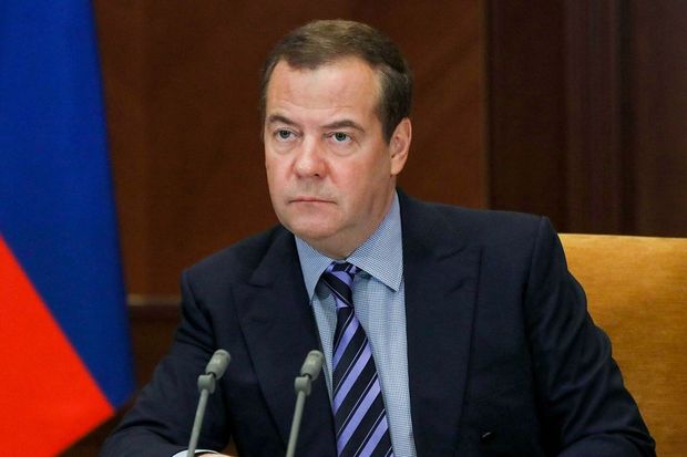 Medvedev fransalı naziri müharibə ilə hədələdi