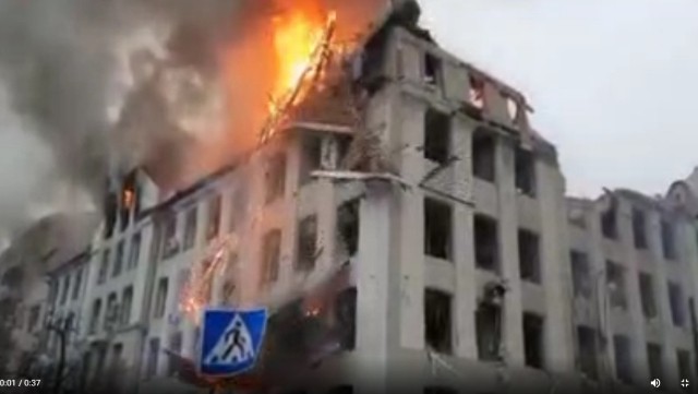 Xarkovda universitet binası raketlə vuruldu - VİDEO