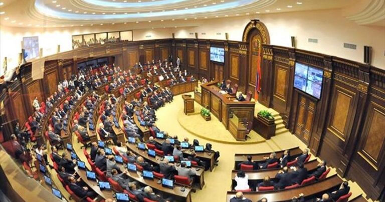 Ermənistanda səsvermə başladı - Ölkəyə yeni prezident seçirlər