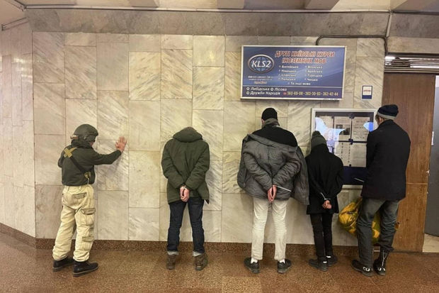 Kiyev metrosunda diversantlar saxlanıldı - VİDEO