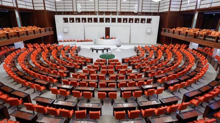Türkiyə parlamenti Ukraynaya görə toplaşdı