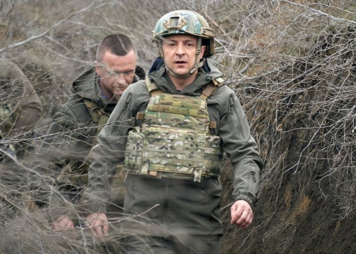 Zelenski hərbi əməliyyatları Vətən müharibəsi ADLANDIRDI