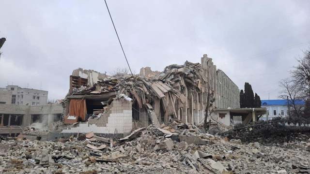 Rusiya hərbçiləri məktəbi bombaladı