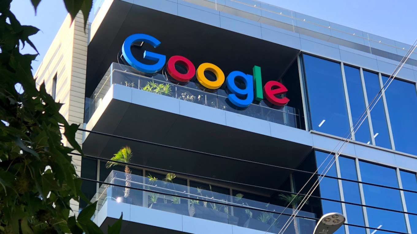 “Google” Rusiyada bütün reklamları dayandırdı