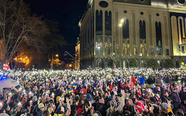 Avropada 200 min insan Ukrayna üçün küçələrə axışdı - FOTOLAR