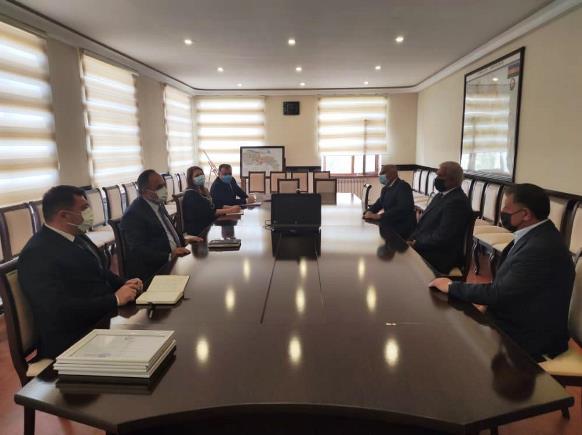 İcra başçısı üç məmuru təqaüdə yola saldı