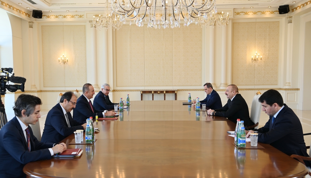 İlham Əliyev Mövlud Çavuşoğlunu qəbul edib