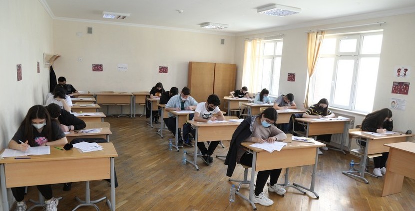 4 şagird, 2 nəzarətçi imtahandan QOVULDU