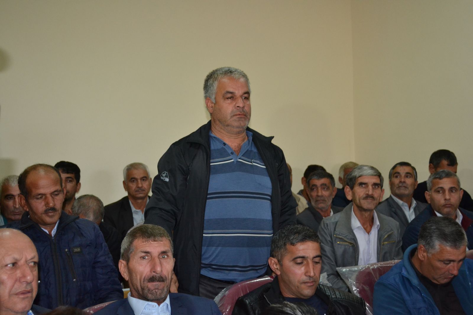 Məmurlara yerlərdə vətəndaşları qəbul etməyə İCAZƏ VERİLDİ