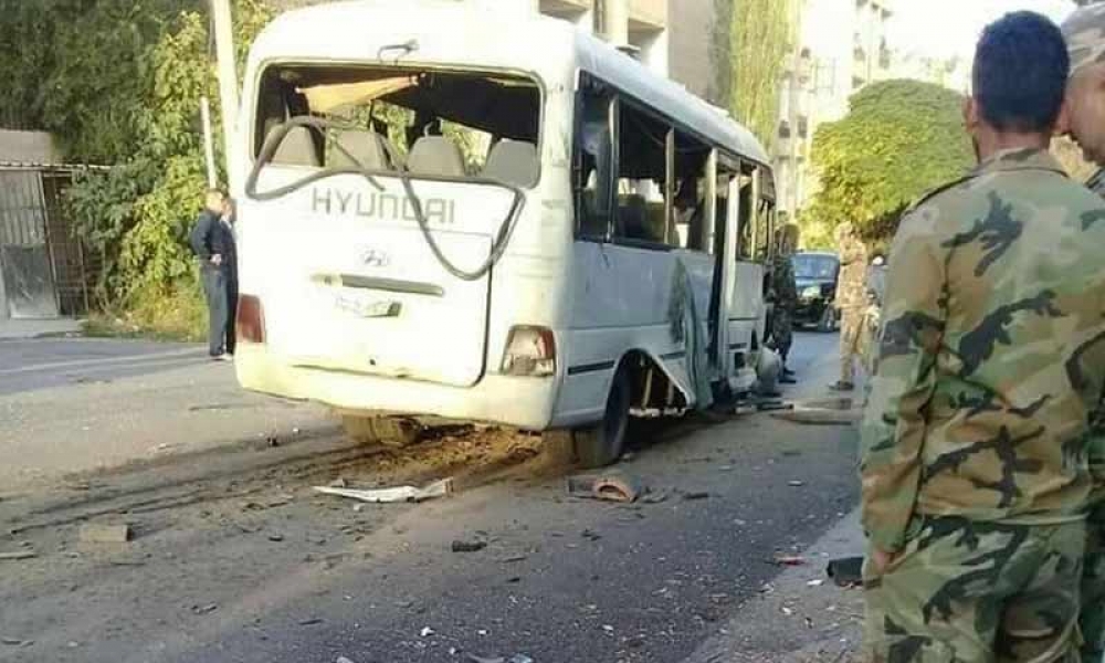 Terrorçular hərbi avtobusa hücum etdilər - Ölən və yaralılar var