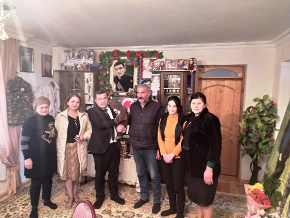Goranboyda şəhid anaları və xanımları evlərində ziyarət olundu