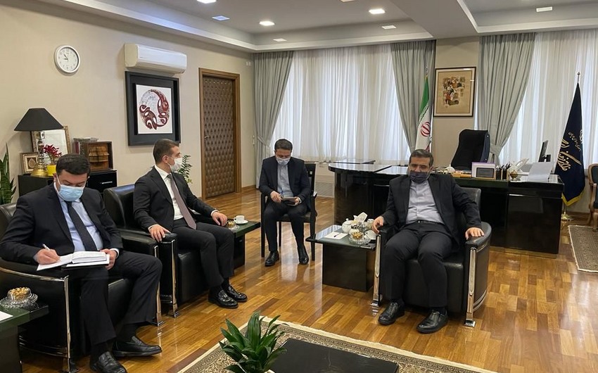Azərbaycan səfiri iranlı nazirlə görüşdü
