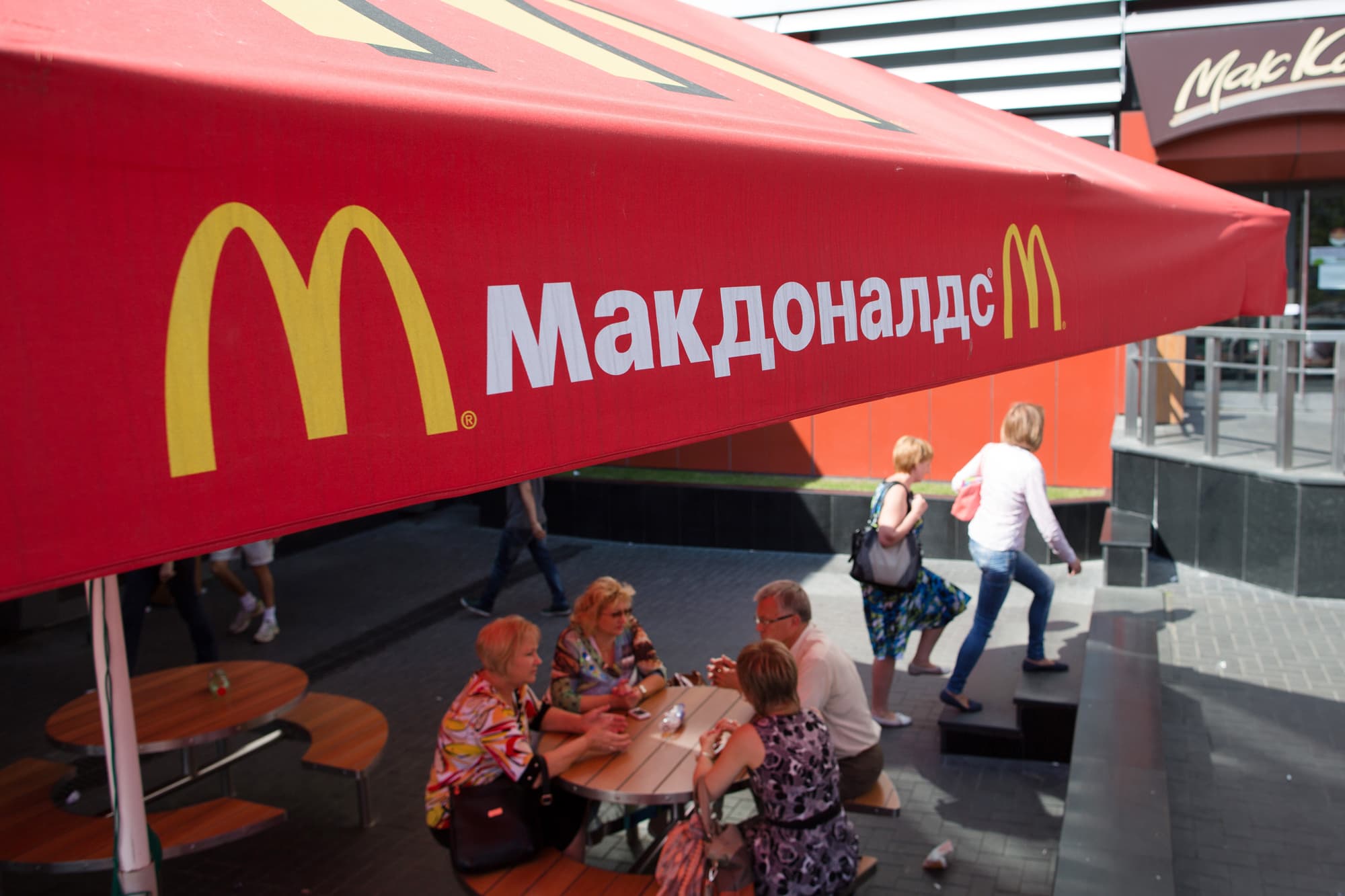 “McDonald`s” Rusiyadakı restoranlarını bağlayır